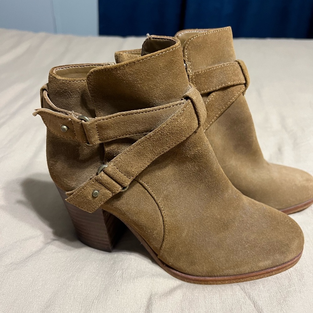 Gianni Bini suede booties
